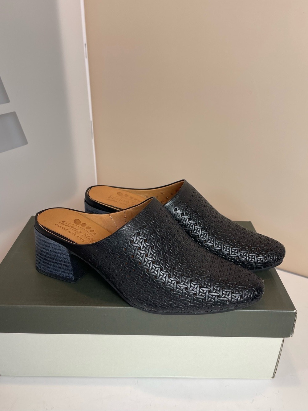 Spring Step Black Leather Textured Mule Clogs Women's Size 37 Made In Turkey